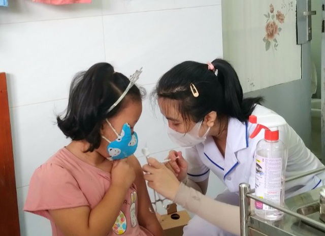 Chủ động phòng bệnh dễ lây, đẩy nhanh tiêm vaccine COVID-19 cho trẻ - Ảnh 4.