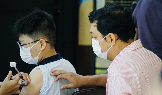 TP.HCM vẫn nằm trong danh sách các tỉnh có tỷ lệ tiêm vaccine phòng COVID-19 cho trẻ thấp nhất