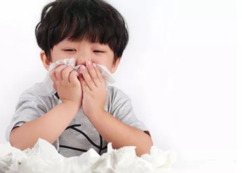 Giao mùa, cần nhớ 4 cách chăm sóc trẻ để phòng bệnh