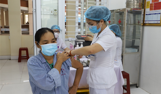 Sở Y tế TP.HCM yêu cầu 5 quận, huyện tăng cường giám sát hoạt động tiêm vaccine cho trẻ em