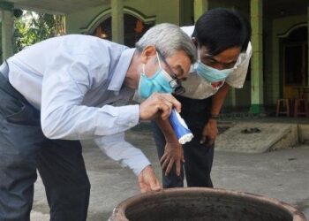 “Săn” muỗi cùng lực lượng y tế ở Tiền Giang