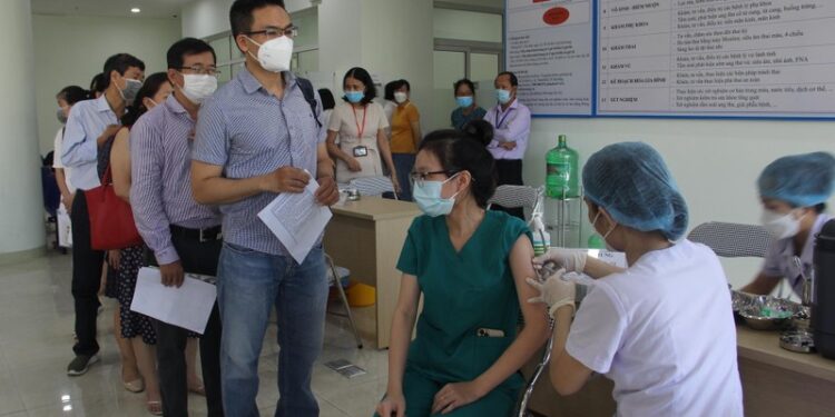 Đà Nẵng phát động tăng cường tiêm vaccine phòng Covid-19
