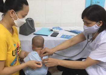 Hơn 9.000 trẻ em Thái Bình được tiêm vaccine phòng bệnh bại liệt mũi 2