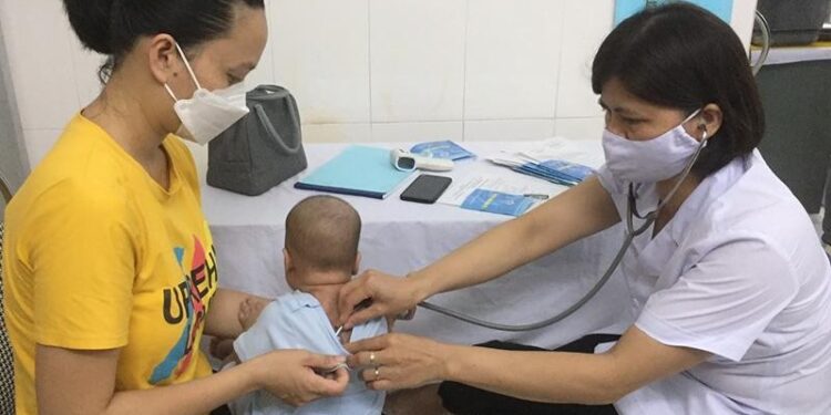 Hơn 9.000 trẻ em Thái Bình được tiêm vaccine phòng bệnh bại liệt mũi 2