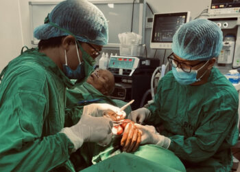 Phẫu thuật thành công cho cụ ông 107 tuổi mắc ung thư da vùng bàn tay