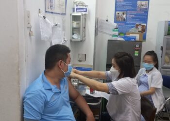 Tiêm chủng vaccine phòng COVID-19 ở Khánh Hòa đang được đẩy mạnh.