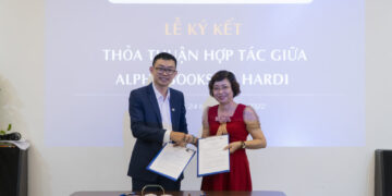 Ông Lê Hồng Minh, Chủ tịch HARDI và bà Nguyễn Thị Việt Hà – Tổng giám đốc Alpha Books