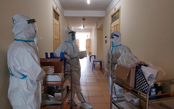 Nỗ lực của thầy thuốc BV Bạch Mai kiểm soát ‘vùng vàng’ ở Hà Nội trước Tết Nguyên đán