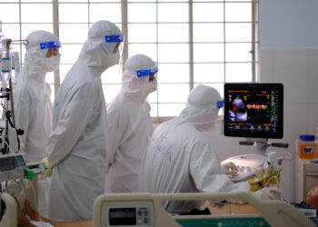 Những chiến sĩ áo trắng và mùa Xuân ở lại điểm nóng Hồi sức COVID-19 Vĩnh Long