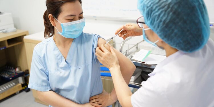 Hà Nội: Gần 17.500 ca mắc COVID-19 mới trong 7 ngày; hơn 1,1 triệu người đã tiêm mũi 3