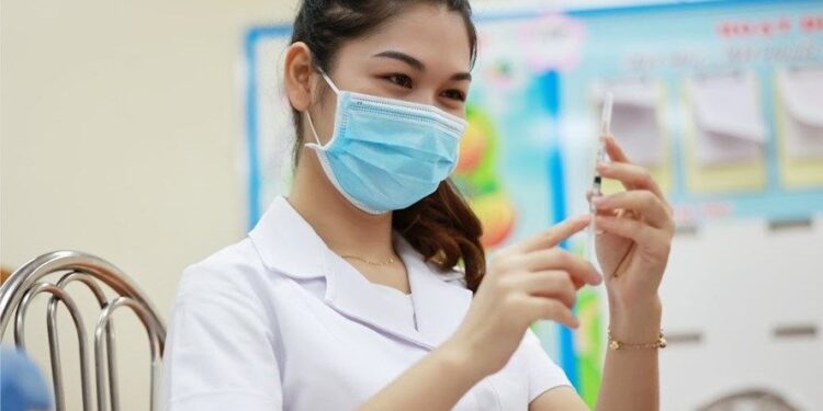Người Hà Nội đã tiêm mũi 3 vaccine COVID-19