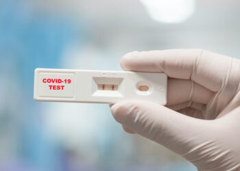 Khi tự test nhanh COVID-19 dương tính, người dân Hà Nội cần làm gì?