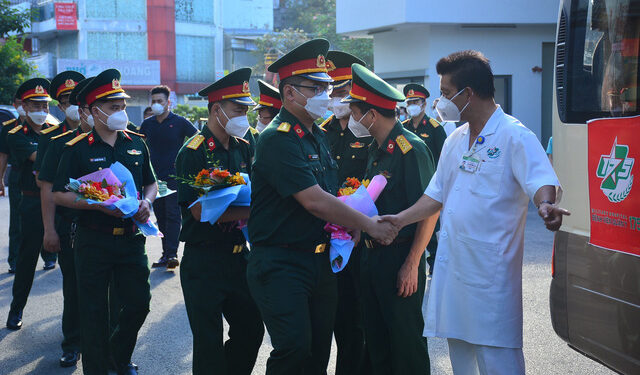 Bệnh viện Quân y 175 cử y, bác sĩ đến công tác tại Bệnh xá đảo Trường Sa