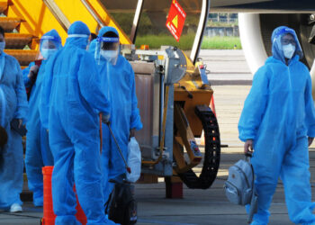 Nghệ An: Theo dõi sát 5 trường hợp cùng chuyến bay với với ca nhiễm Omicron đầu tiên ở Việt Nam