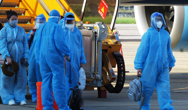 Nghệ An: Theo dõi sát 5 trường hợp cùng chuyến bay với với ca nhiễm Omicron đầu tiên ở Việt Nam