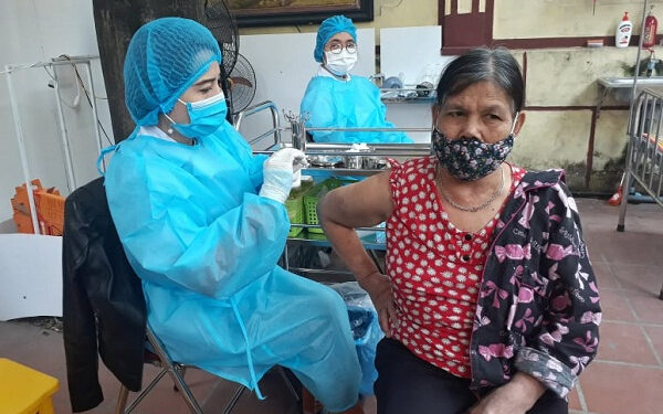 ‘Ký sự’ chuyện F0 điều trị tại nhà ở Hà Nội: Dọa đánh nhân viên y tế