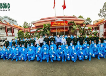 Bác sĩ quân y thầm lặng trên tuyến đầu chống dịch