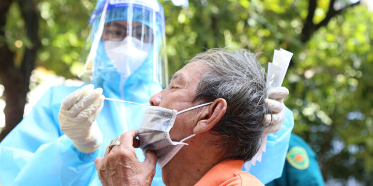 TP.HCM: Hơn 14.800 người thuộc nhóm nguy cơ chưa tiêm vaccine COVID-19, khẩn trương rà soát