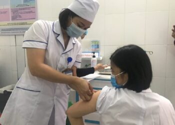Hà Nội tăng hơn nghìn ca COVID-19, thêm quận trung tâm nâng cấp độ dịch lên nguy cơ cao