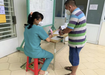 Tâm sự của cán bộ y tế cơ sở về chuyện ‘một người chăm cả nghìn dân’