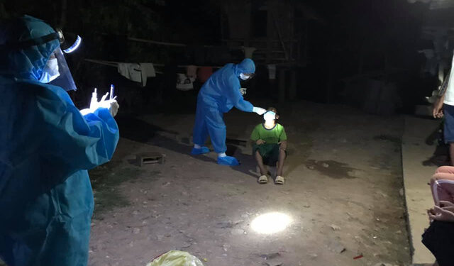 Trắng đêm trèo đèo, vượt suối chống dịch ở vùng cao Nghệ An