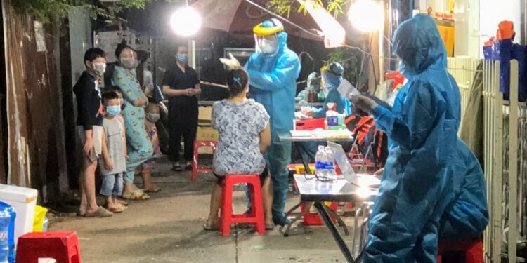 Hà Nội bất ngờ tăng vọt ca mắc lên 1.357, có 611 ca cộng đồng