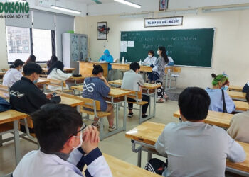 Ngày đầu Hà Nội tiêm vaccine cho học sinh THPT