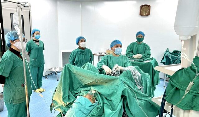 Chuyển giao kỹ thuật tuyến trên về tuyến dưới: Cả thầy thuốc và bệnh nhân vùng cao được hưởng lợi