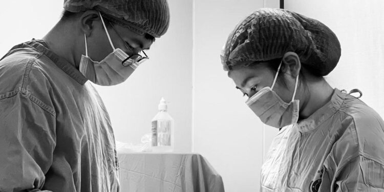 Bệnh viện K phẫu thuật thành công cho 2 anh em sinh đôi mắc bệnh hiếm gặp với hàng trăm khối u trên cơ thể