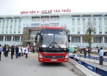 “Bến xe yêu thương” – Bệnh viện K mang Tết yêu thương tới người bệnh ung thư