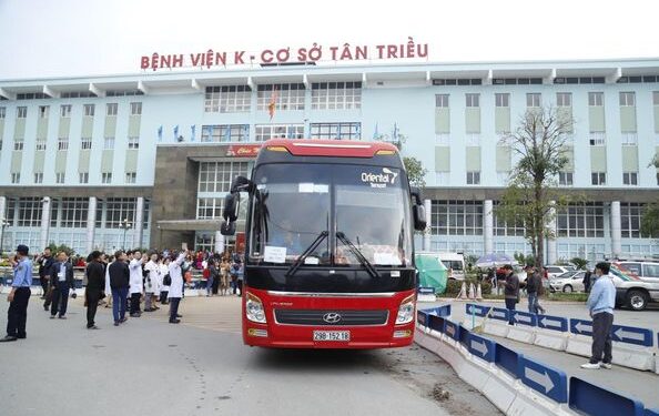 “Bến xe yêu thương” – Bệnh viện K mang Tết yêu thương tới người bệnh ung thư