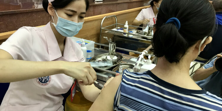 Chiều 22/11: Đã phân bổ gần 135 triệu liều vaccine phòng COVID-19; Bến Tre thêm 155 F0 trong cộng đồng