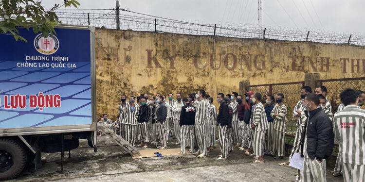 Tiêm vaccine phòng COVID-19 cho gần 1.900 phạm nhân