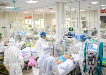 20% bệnh nhân COVID-19 nặng, BV Bệnh nhiệt đới T.Ư khẩn cấp chuyển đổi công năng thành ICU 500 giường