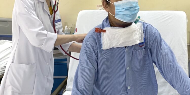 Bệnh viện K: Ghép ruột (hỗng tràng) tái tạo đường ăn cho bệnh nhân ung thư hạ họng giai đoạn cuối di căn thực quản