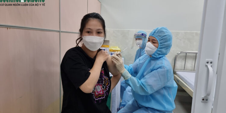 Nhiều công nhân mắc COVID-19, Hải Phòng dừng tuyển dụng lao động chưa tiêm đủ 2 mũi vaccine