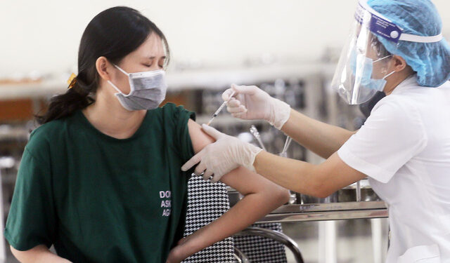 Hà Nội: F0 điều trị tại nhà nếu có một trong 8 dấu hiệu sau phải báo ngay y tế