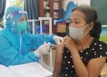 Tiêm vaccine phòng COVID-19 cho người dân trở lại TP.HCM
