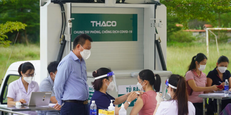 Quảng Bình: Tiêm vaccine phòng COVID-19 cho sinh viên Lào