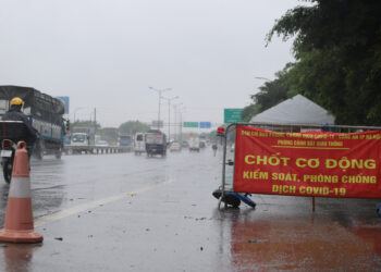 Dừng kiểm tra giấy tờ tại các chốt cửa ngõ, người dân thoải mái ra vào thủ đô