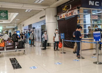 Người đi từ TP.HCM ra thủ đô được cách ly tại nhà