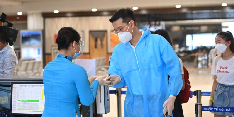 Hà Nội cho phép hành khách bay nội địa được theo dõi sức khỏe tại nhà