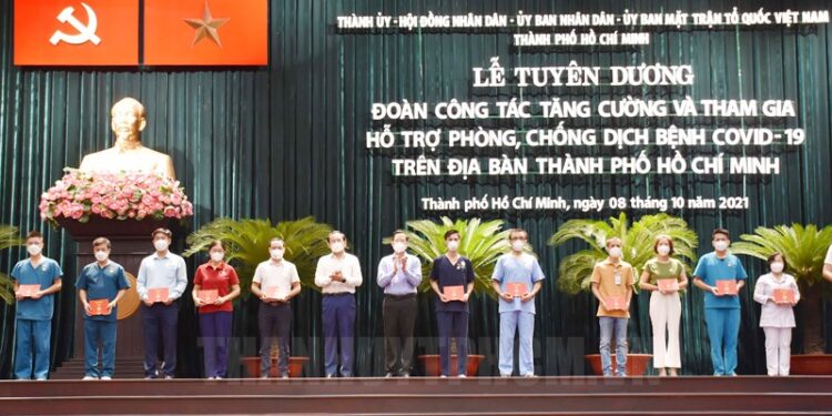 Các đồng chí đã không quản gian khổ, hy sinh, xông pha vào tuyến đầu như những người lính cảm tử