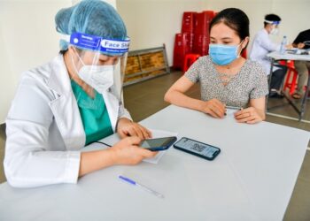 Ứng dụng công nghệ trong tiêm chủng tại Nhà Bè