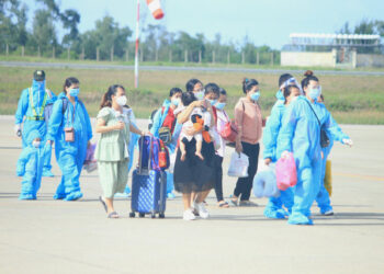 Chuyến bay nghĩa tình đưa hàng trăm thai phụ từ TP. HCM về quê