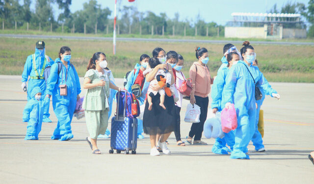 Chuyến bay nghĩa tình đưa hàng trăm thai phụ từ TP. HCM về quê
