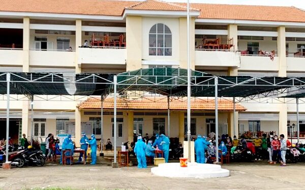 Các tỉnh miền Tây đón người dân từ TP.HCM trở về