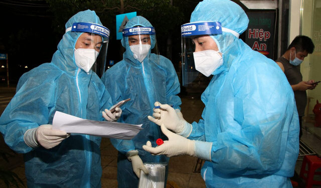 Sau 2 tuần, số ca mắc COVID-19 ở Hà Nam vượt mốc 400