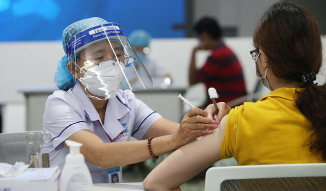 TP.HCM tiếp tục triển khai tiêm vaccine Pfizer cho người dân