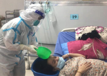 Nữ điều dưỡng coi bệnh nhân như người thân